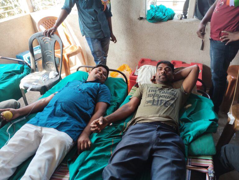 পুলওয়ামা হামলায় শহিদ জওয়ানদের স্মরণে খেতুয়ায় রক্তদান শিবির।