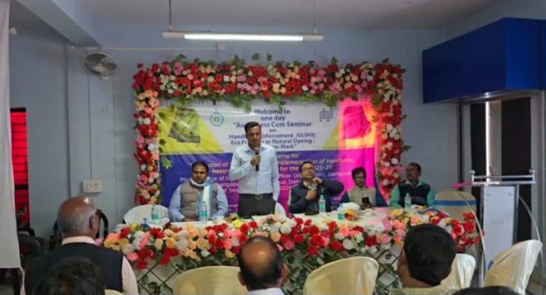 মালদা-উত্তর ও দক্ষিণ দিনাজপুরের তাঁতিদের মিলনমেলা, হস্তচালিত তাঁত দপ্তরের উদ্যোগে গুরুত্বপূর্ণ সেমিনার।