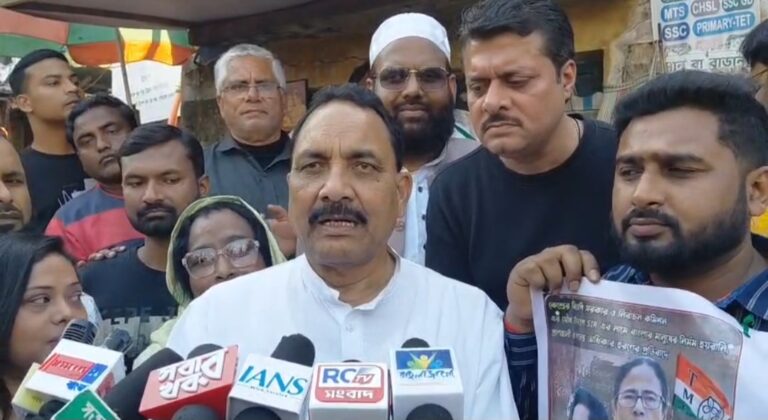 “ভোটাধিকার হরণের চেষ্টা”—অভিযোগ তুলে রাজপথে তৃণমূল, সরব আব্দুর রহিম বক্সী।