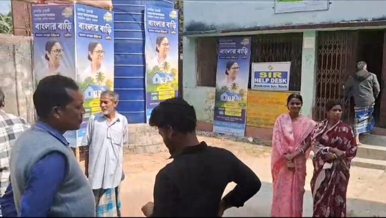 উচ্চ আদালতের নির্দেশেও থামেনি কাজ? মানিকচকে স্বচ্ছ ভারত মিশন ঘিরে উত্তেজনা।