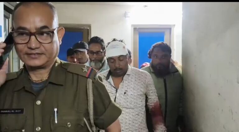 অফিসে ঢুকে বনকর্তার উপর হামলা, আশঙ্কাজনক অবস্থায় হাসপাতালে ভর্তি।