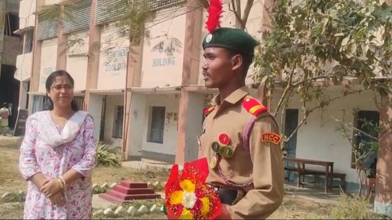 দিল্লির রাজপথ থেকে সম্মান, রাজ্যপালের হাত থেকে মেডেল পেল রিঙ্কু।