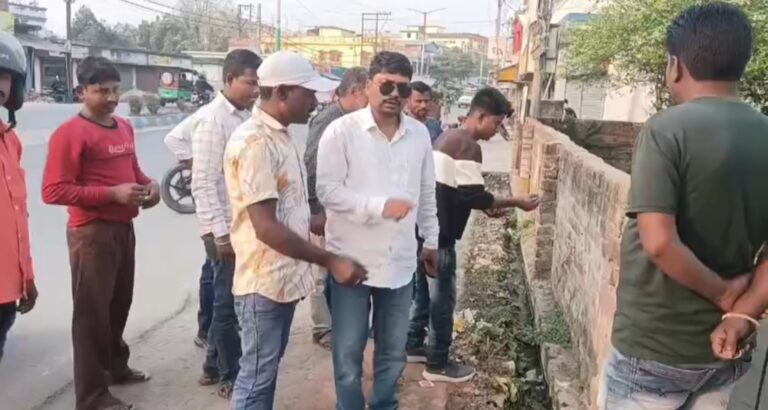 রায়গঞ্জ-এ কংগ্রেসের জনসংযোগ ও দেওয়াল লিখন শুরু, ভোটের প্রস্তুতিতে জোর।