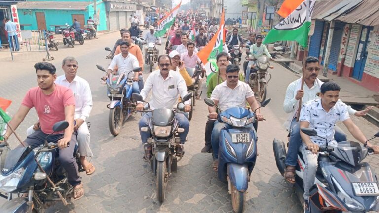 গড়বেতায় কেন্দ্রের বিরুদ্ধে তৃণমূলের প্রতিবাদ, চন্দ্রকোনারোডে বাইক র‍্যালি।