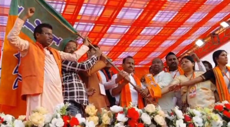 পরিবর্তন যাত্রায় যোগ দিলেন ৫০০ পরিবার, গড়বেতায় শক্তিবৃদ্ধি Bharatiya Janata Party-র।