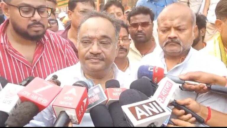 মেদিনীপুরে বিজেপির ‘পরিবর্তন সংকল্প যাত্রা’, রাজ্য সরকারকে কটাক্ষ সমীক ভট্টাচার্যের।