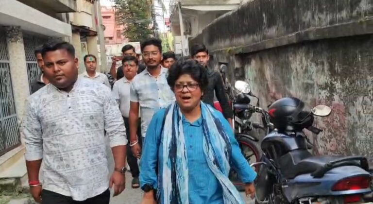 অর্পিতা ঘোষকে প্রার্থী ঘোষণা, বালুরঘাটে উচ্ছ্বাস তুঙ্গে।