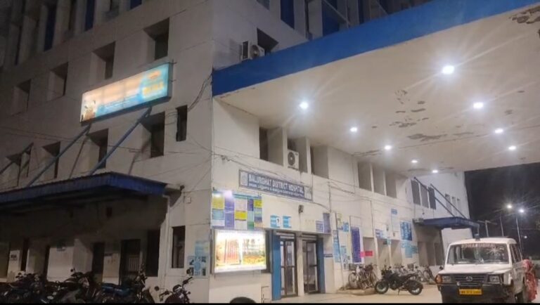 বালুরঘাটে দিনের বেলায় অ্যাসিড হামলা, জখম মহিলা।