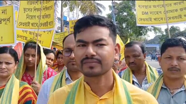 দীর্ঘ পাঁচ মাস ধরে বেতন না পাওয়ার অভিযোগে বিক্ষোভে সামিল হলেন রাজবংশী ভাষার শিক্ষক-শিক্ষিকারা।