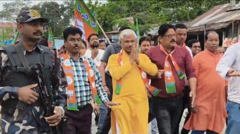 পদযাত্রায় জোর প্রচার, মানুষের সঙ্গে জনসংযোগ বিজেপির।