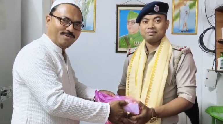 ওসি-কে সংবর্ধনা, সম্প্রীতির নজির গড়ল জটেশ্বর।