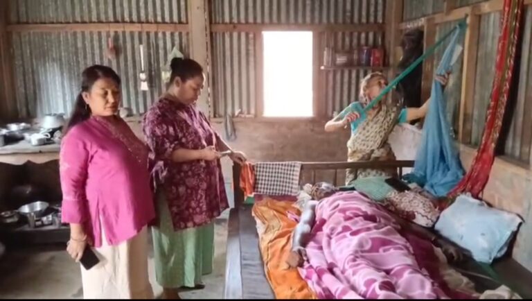 ওদলাবাড়িতে মর্মান্তিক বাস্তব—চিকিৎসার অভাবে নিভে যেতে বসেছে এক জীবন।