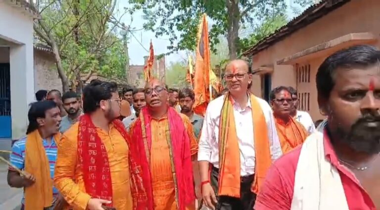 লক্ষ্মীপুরে রামনবমীর শোভাযাত্রায় ভক্তদের ঢল।