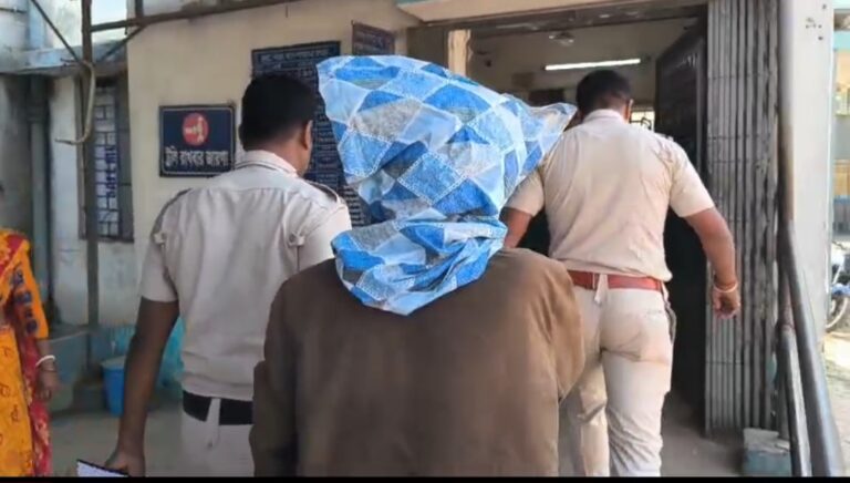 ডুবাপাড়ায় সন্দেহজনক ঘোরাঘুরি, বাংলাদেশি যুবক আটক।