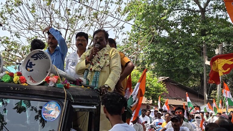 গোঘাটে ডাঃ নির্মল মাজির জোরদার প্রচার, শোভাযাত্রায় জনসমাগম।