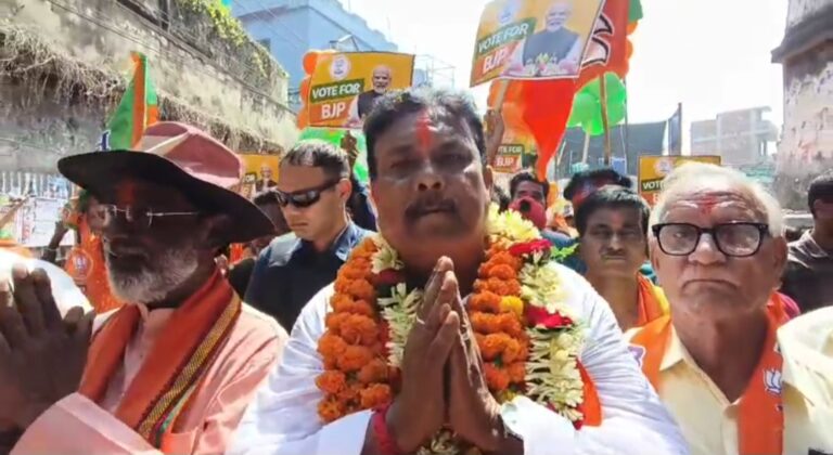 চাঁচলে শক্তিপ্রদর্শন, শোভাযাত্রার পর মনোনয়ন রতন দাসের।