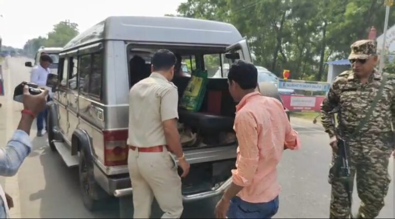 নাকা চেকিংয়ে ধরা পড়ল লক্ষাধিক টাকা, চাঞ্চল্য বালুরঘাটে।