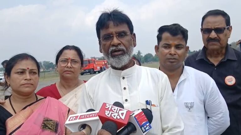 রাজনীতি আলাদা, সম্পর্ক আলাদা—শোকবার্তায় খগেন মুর্মু।