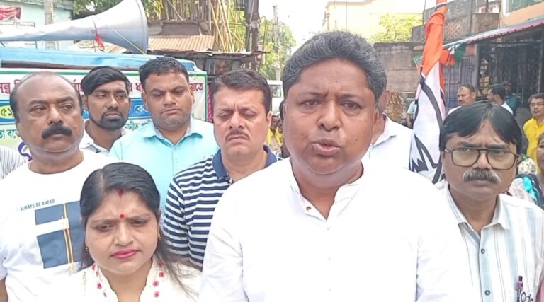 শোকের আবহে ইংরেজবাজারে প্রচার স্থগিত, নীরবতা পালন তৃণমূলের।