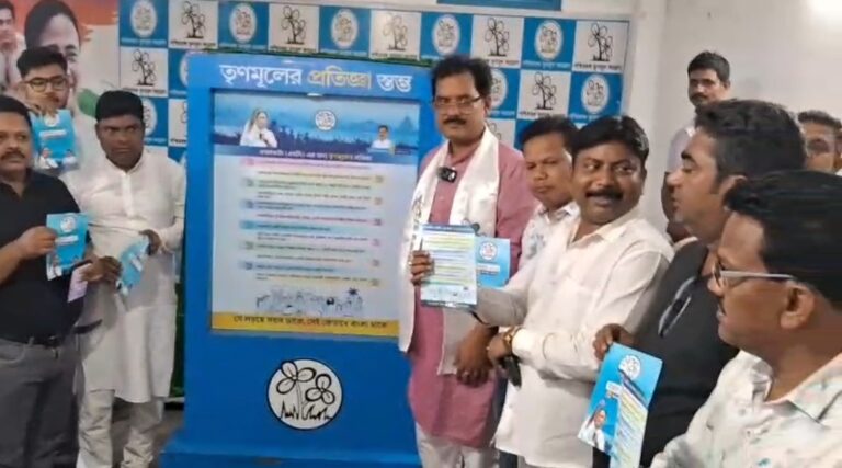 ফালাকাটায় উন্নয়নের প্রতিশ্রুতি, ইস্তেহার প্রকাশ তৃণমূল প্রার্থীর।