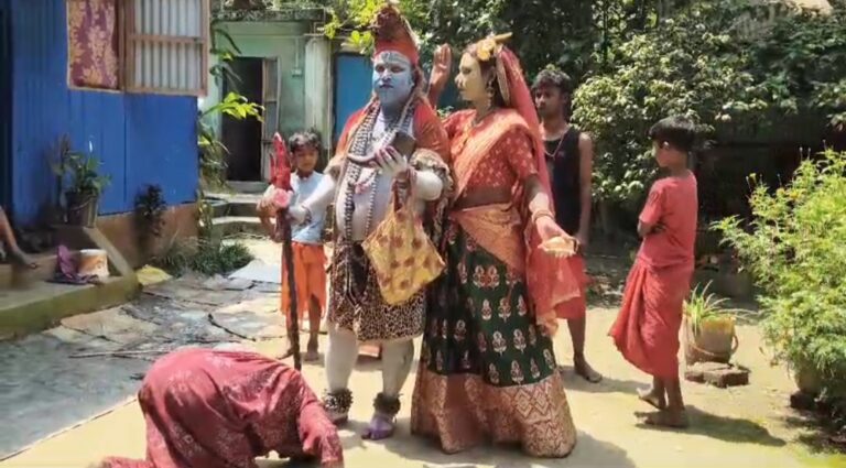 চৈত্র সংক্রান্তিতে চড়ক পুজোয় মুখর জটেশ্বর।