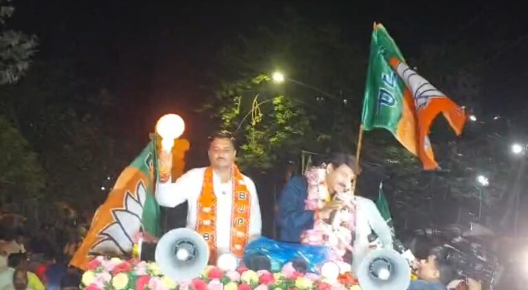 উত্তর হাওড়ায় বিজেপির প্রচারে মনোজ তিওয়ারি।