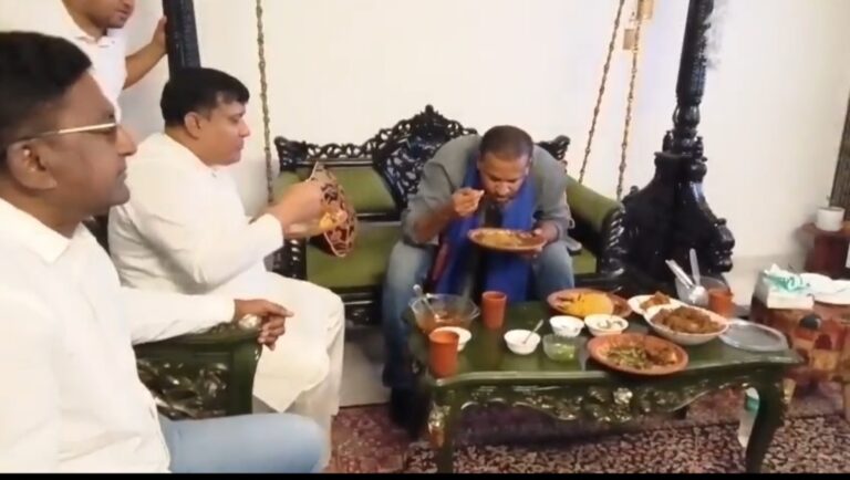 প্রচারের ফাঁকে মধ্যাহ্নভোজে ইউসুফ পাঠান, মালদায় ভিন্ন আবহ।