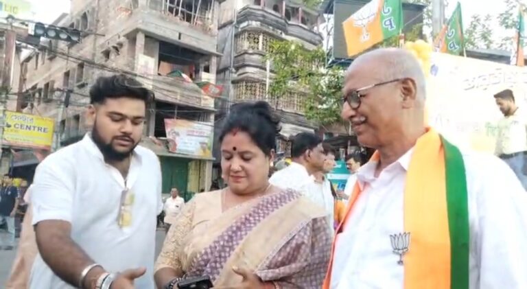 নববর্ষে উন্নয়নের বার্তা, মধ্য হাওড়ায় প্রচারে বিপ্লব মণ্ডল।