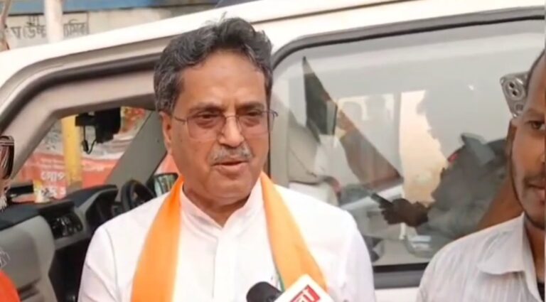 মানিকচকে সিপিএম কার্যালয়ে বিজেপির পতাকা, উত্তেজনা চরমে।