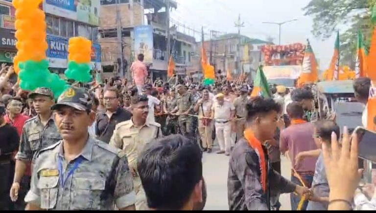 ড্রিম গার্লকে দেখতে ভিড়, আলিপুরদুয়ারে প্রচারে হেমা মালিনী।