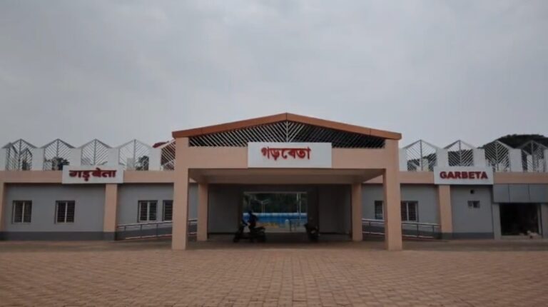 অমৃত ভারত প্রকল্পে বদলে যাচ্ছে গড়বেতা স্টেশন, জোরকদমে আধুনিকীকরণ।
