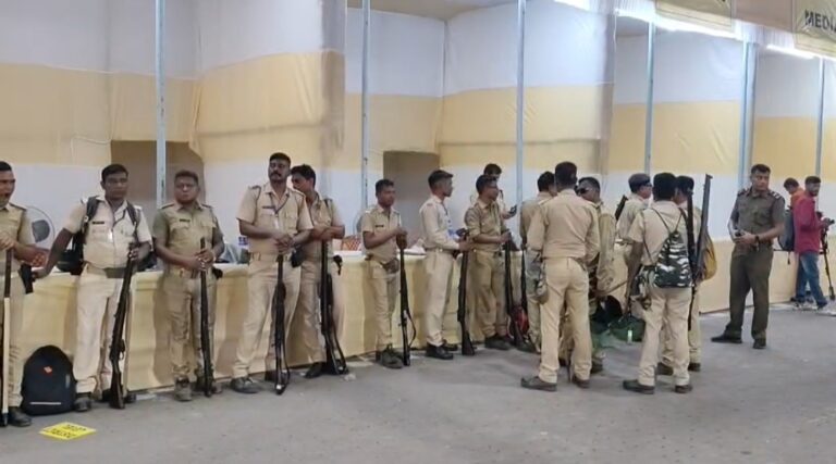 দ্বিতীয় দফার ভোটে নেতাজি ইনডোরে তুঙ্গে প্রস্তুতি, চূড়ান্ত ব্যস্ত প্রশাসন।