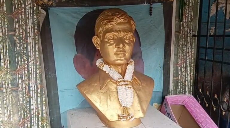 Balurghat-এ ৮ মে পরিতোষ কুমার দে’র স্মরণে মাল্যদান ও মোমবাতি মিছিল।