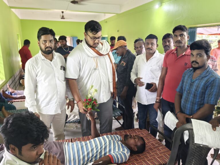 রসকুণ্ডুতে সবুজ সংঘের রক্তদান শিবির, রক্ত দিলেন ১৫৫ জন।