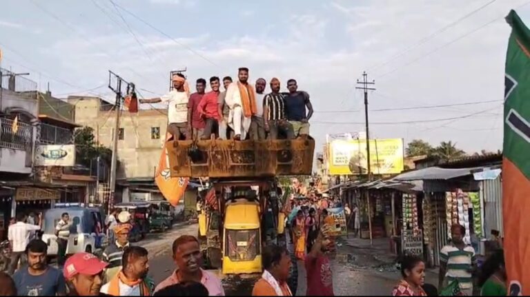 ব্যান্ড-ডিজের তালে জয় উদযাপন, মিছিলে গোপাল সাহা।