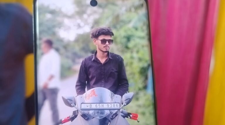 ভুতনি ব্রিজে দুর্ঘটনা, প্রাণ গেল তরতাজা যুবকের।
