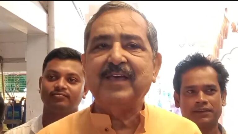 “আজ আমাদের আনন্দের দিন” — বালুরঘাটে অশোক কুমার লাহিড়ী।