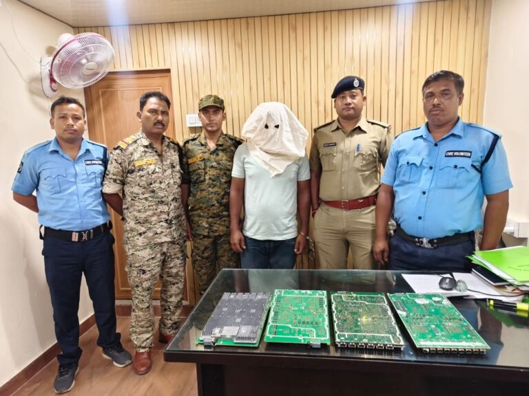 পুলিশের জালে মোবাইল টাওয়ার চুরির অভিযুক্ত, উদ্ধার মূল্যবান যন্ত্রাংশ।