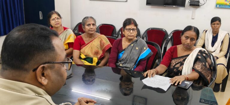 সেকাশোলে মহিলাকে শ্লীলতাহানির অভিযোগ, অভিযুক্তের গ্রেপ্তারের দাবিতে বিক্ষোভ।