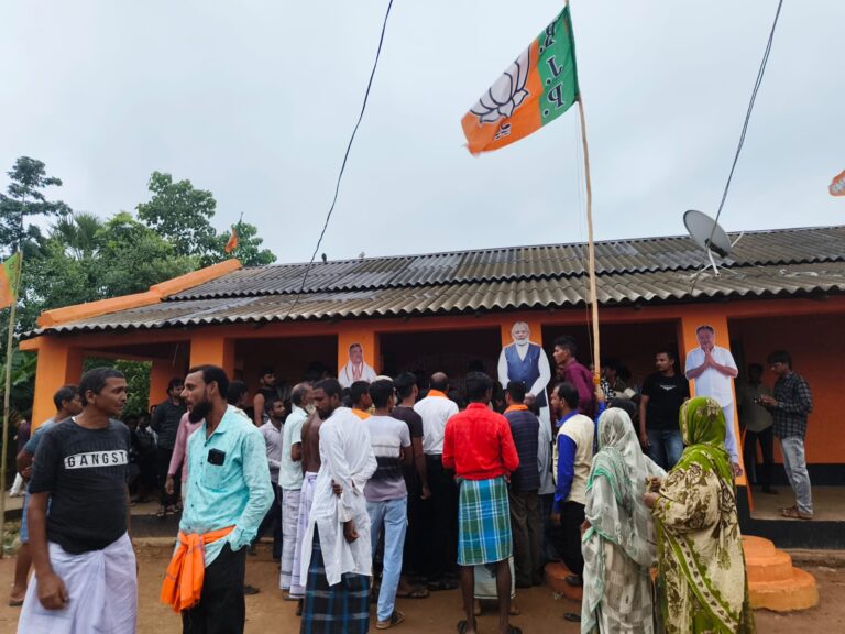 কাটমানির টাকা ফেরত, কিন্তু অপরাধের শাস্তি কোথায়? গড়বেতায় উঠছে বড় প্রশ্ন।