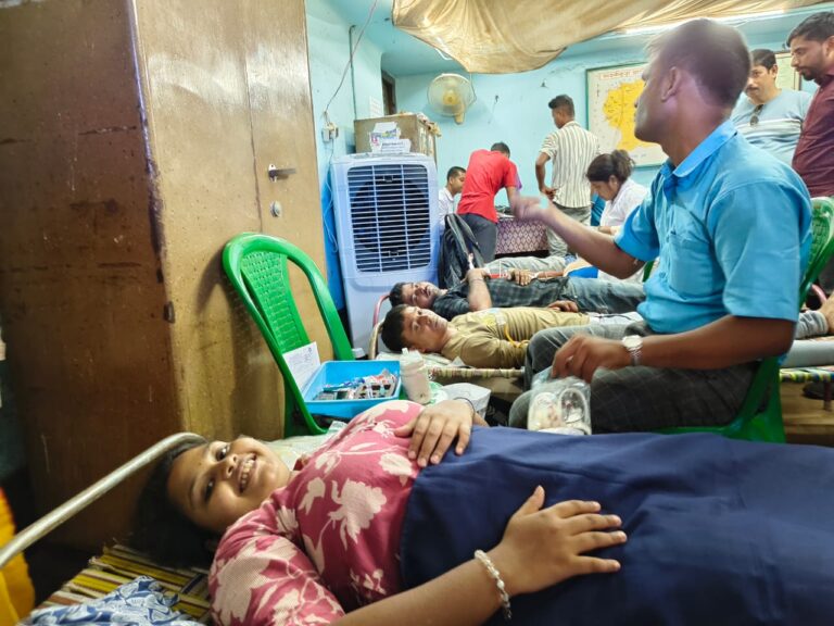 গ্রীষ্মে রক্তের সংকট মোকাবিলায় হ য ব র ল সোসাইটির উদ্যোগে বৃহৎ রক্তদান শিবির।