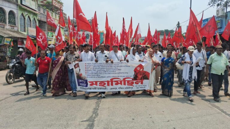 জ্বালানির মূল্যবৃদ্ধি ও পুনর্বাসন ছাড়া উচ্ছেদের প্রতিবাদে কেশপুরে বামেদের শক্তি প্রদর্শন।