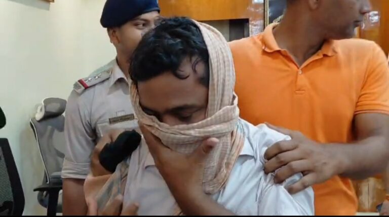 দশম শ্রেণির ছাত্রীকে শ্লীলতাহানির অভিযোগে গ্রেফতার পিটি শিক্ষক, তদন্তে পুলিশ।