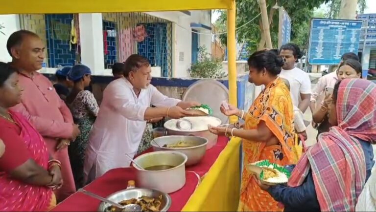 সাধারণ মানুষের জন্য স্বল্পমূল্যে খাবারের ব্যবস্থা, উদ্বোধন হলো মা আহার ক্যান্টিন।