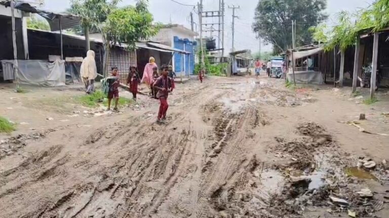 রাস্তার দাবিতে প্রতিবাদ, জেল খাটার দাবিও গ্রামবাসীদের! উত্তপ্ত গোয়ালপোখর।