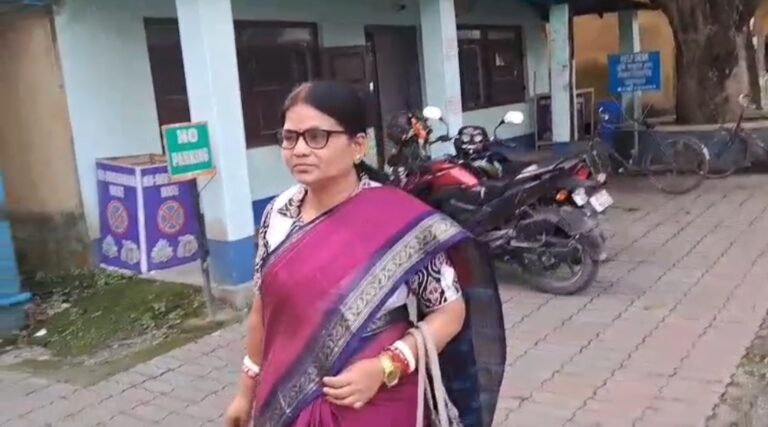 প্রধান তাপসী গোলদার সরকারের আচমকা ইস্তফা, আলিপুরদুয়ারে গুয়াবরনগর পঞ্চায়েতে চমক।