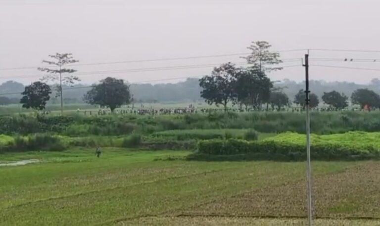 শুকদেবপুর সীমান্তে বাংলাদেশিদের বিক্ষোভ, পুশব্যাক ইস্যুতে কড়া পাহারায় বিএসএফ।