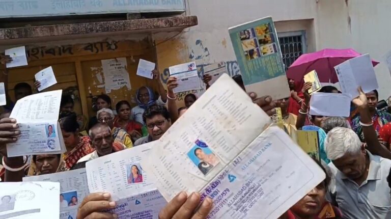 হাতের ছাপ নিয়ে টাকা গায়েব! রাষ্ট্রায়ত্ত ব্যাংকের CSP-র বিরুদ্ধে বিস্ফোরক অভিযোগ।