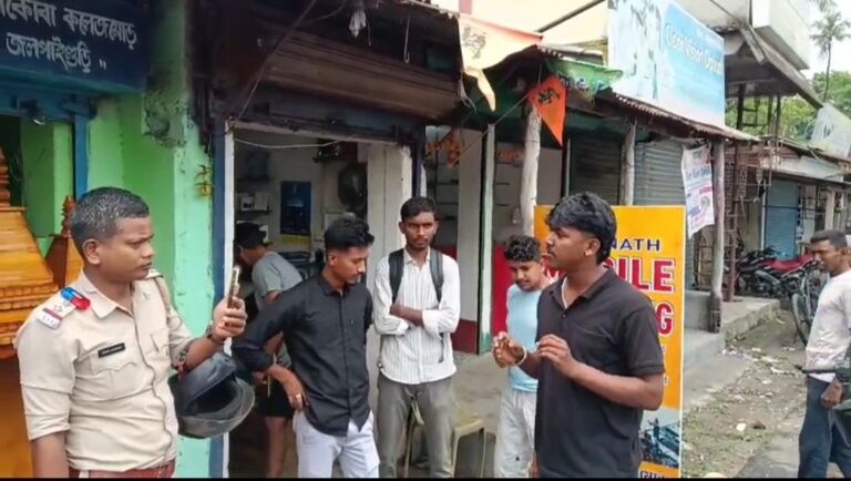 আইন ভাঙতেই জনতার রোষে হোমগার্ড, নিজের বাইকেরই কাটা হল চালান।
