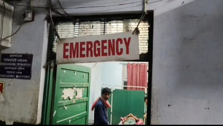 মেদিনীপুরে সোনা ব্যবসায়ীর উপর হামলা, মারধর করে ব্যাগ ছিনতাই; গুলি চালানোর অভিযোগ।